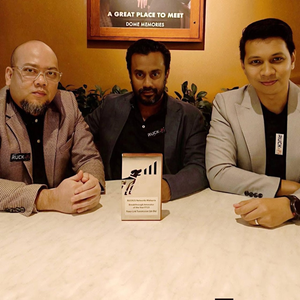RUCK-Fi team with the RUCKUS Networks Malaysia Breakthrough Innovator of the Year FY25 award